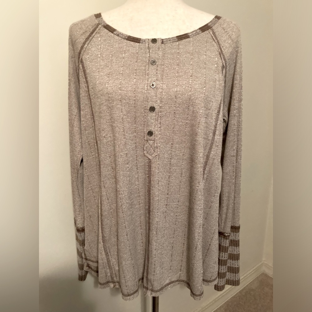 NWOT. Women’s Pullover Long Sleeve Ribbed Top  Size S